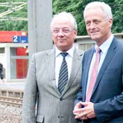 Bundesverkehrsminister Ramsauer beim Ausbau des ESTW  im Juli 2011